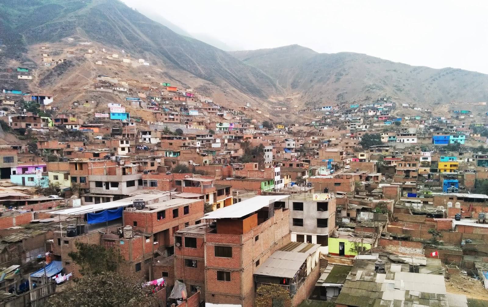 Barrios en los cerros de Lima