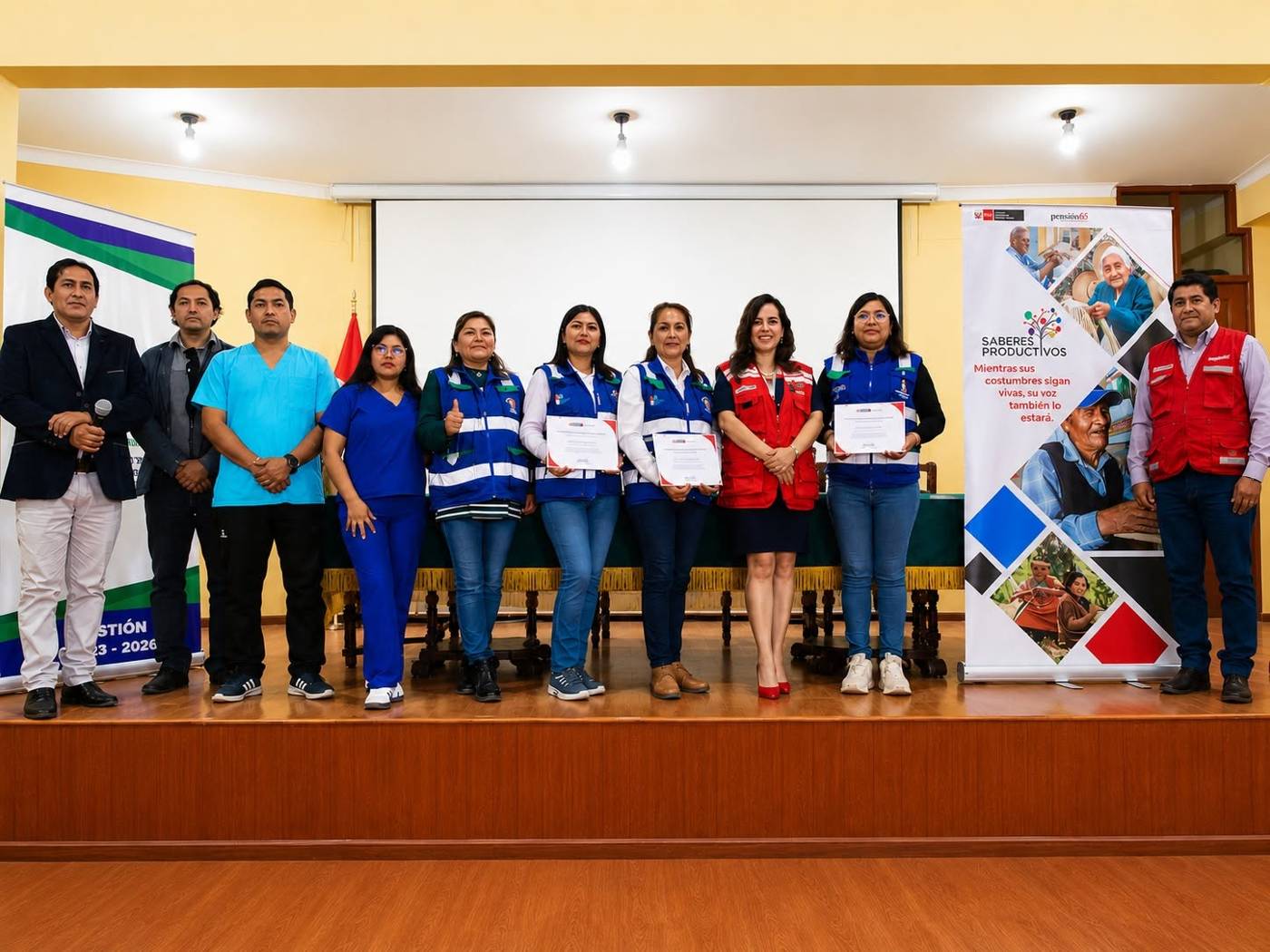 Reconocimiento a promotoras de programas para adultos mayores