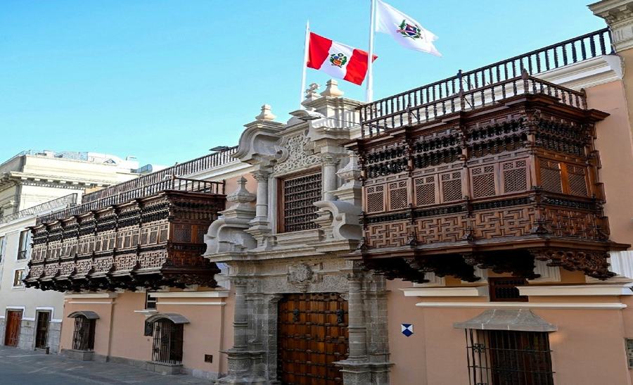 Palacio de Torre Tagle, sede de la Cancillería, con balcones coloniales
